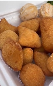 Mix de salgados para festa e comemoração